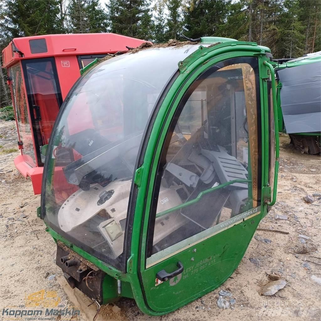 John Deere 1270e Cabins and interior