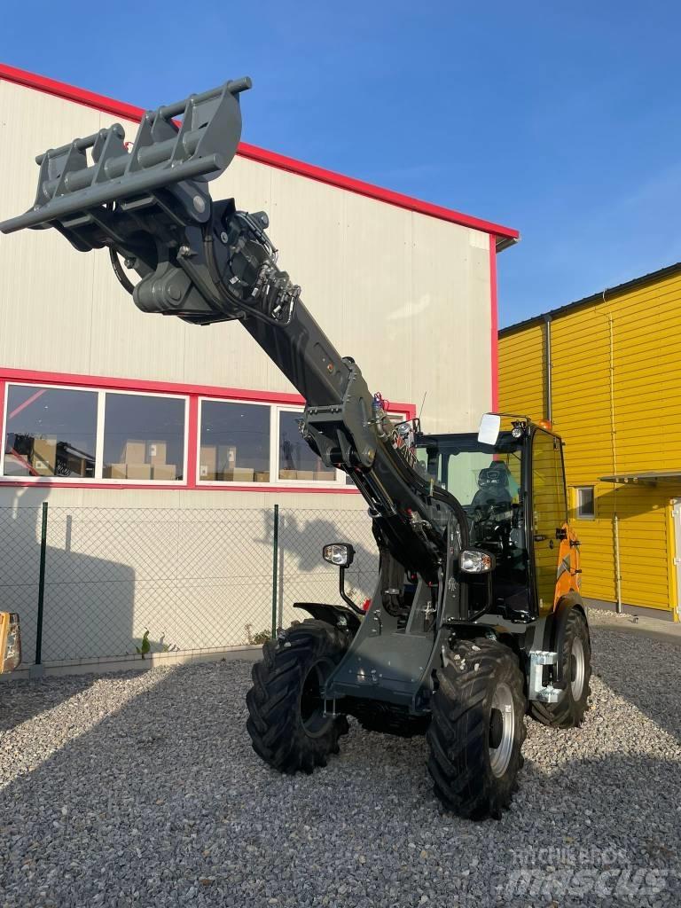 GiANT G 5000 TELE Multi purpose loaders