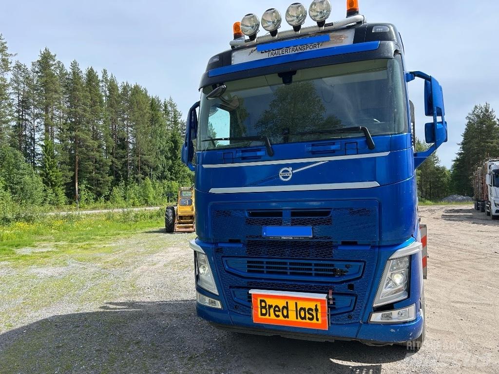 Volvo FH 500 Forest machine transport trucks