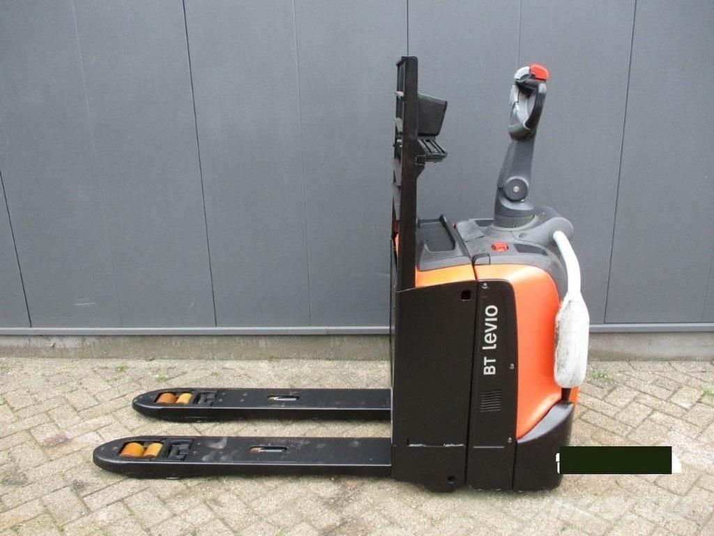 Toyota LPE 200 Low lifter with platform