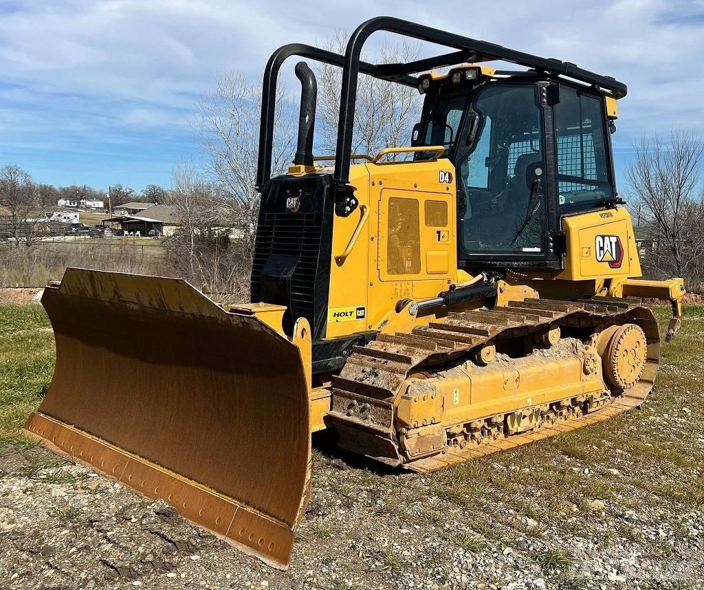 CAT D 4 Crawler dozers