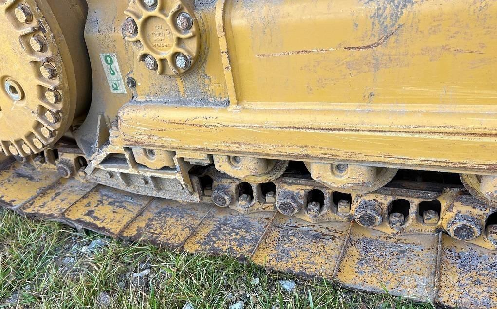 CAT D 4 Crawler dozers