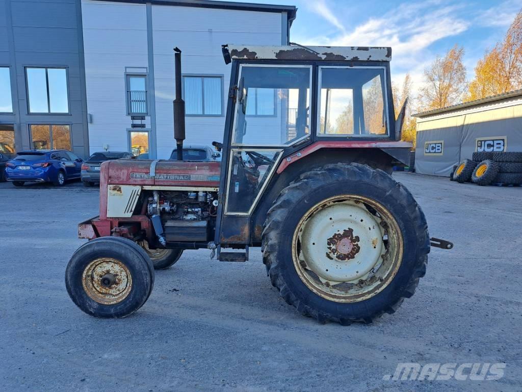 International 475 Tractors