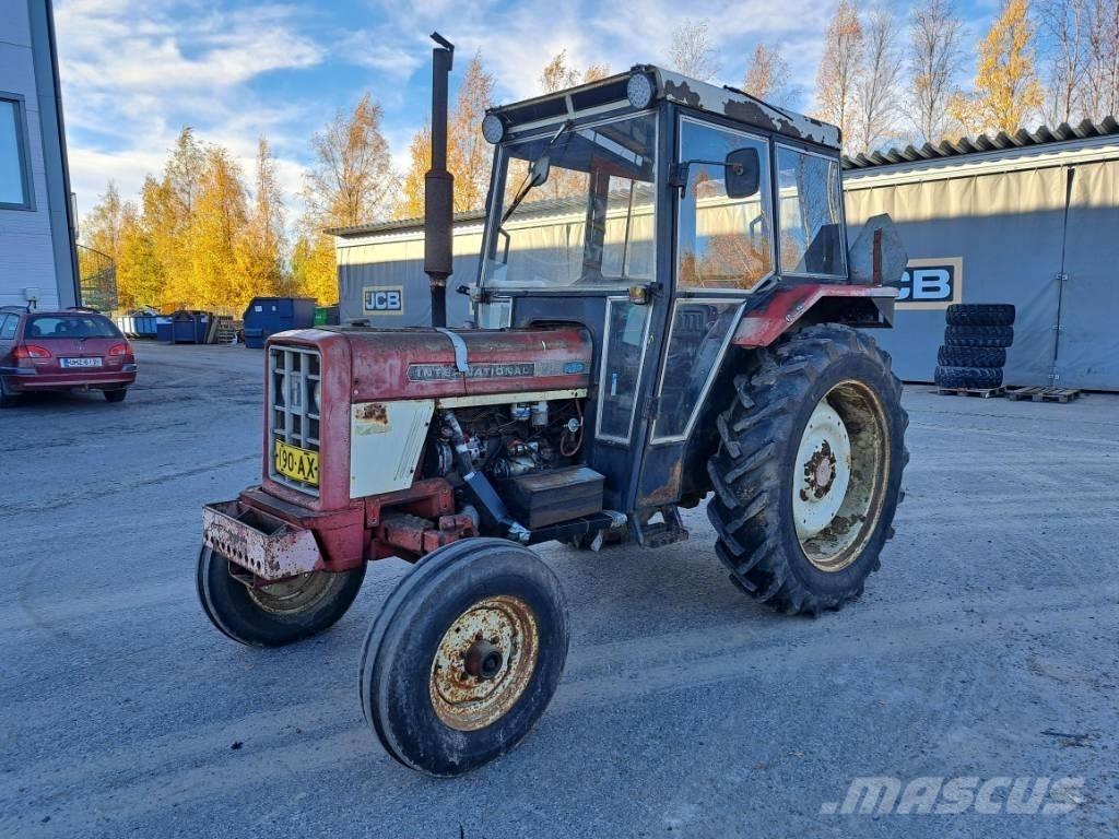 International 475 Tractors