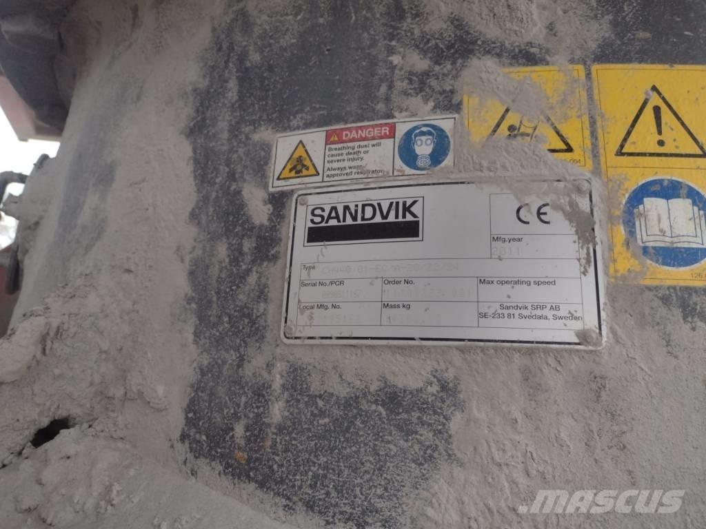 Sandvik UH 450 E Mobile crushers