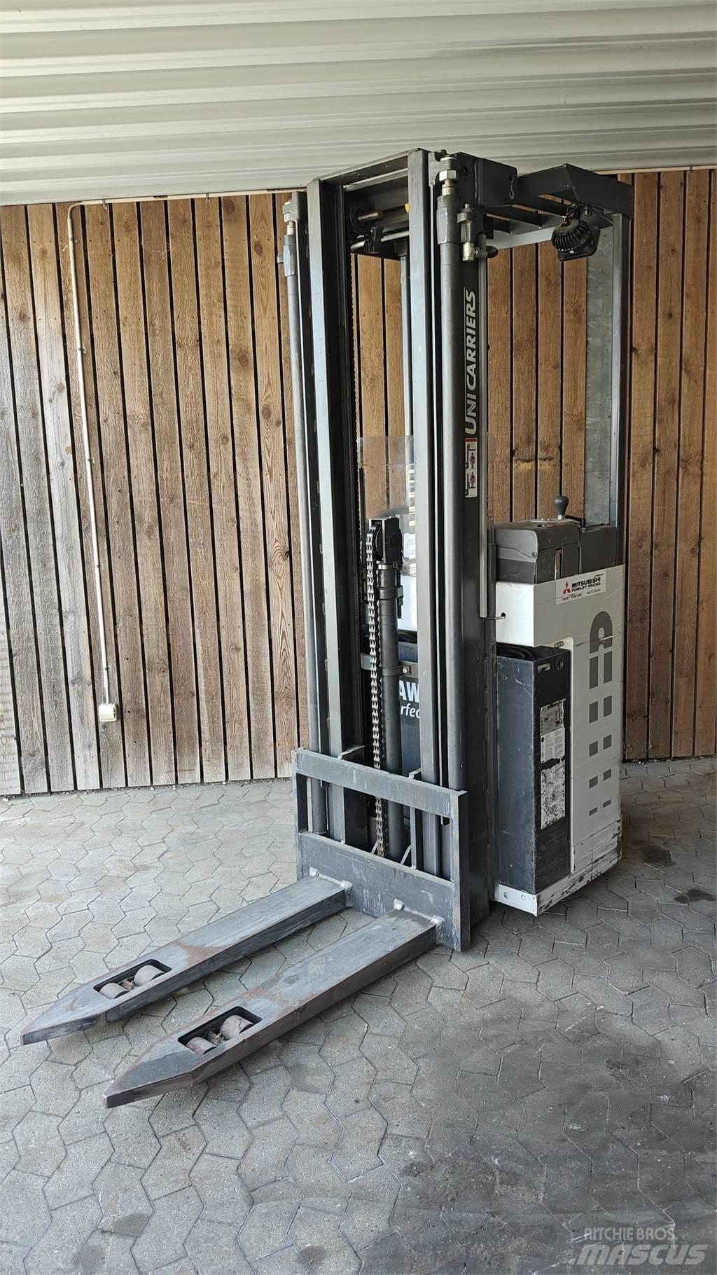Atlet AJN160 Low lifter with platform