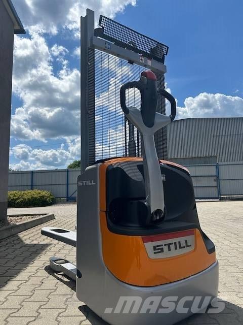 Still EXV 10 Pedestrian stacker