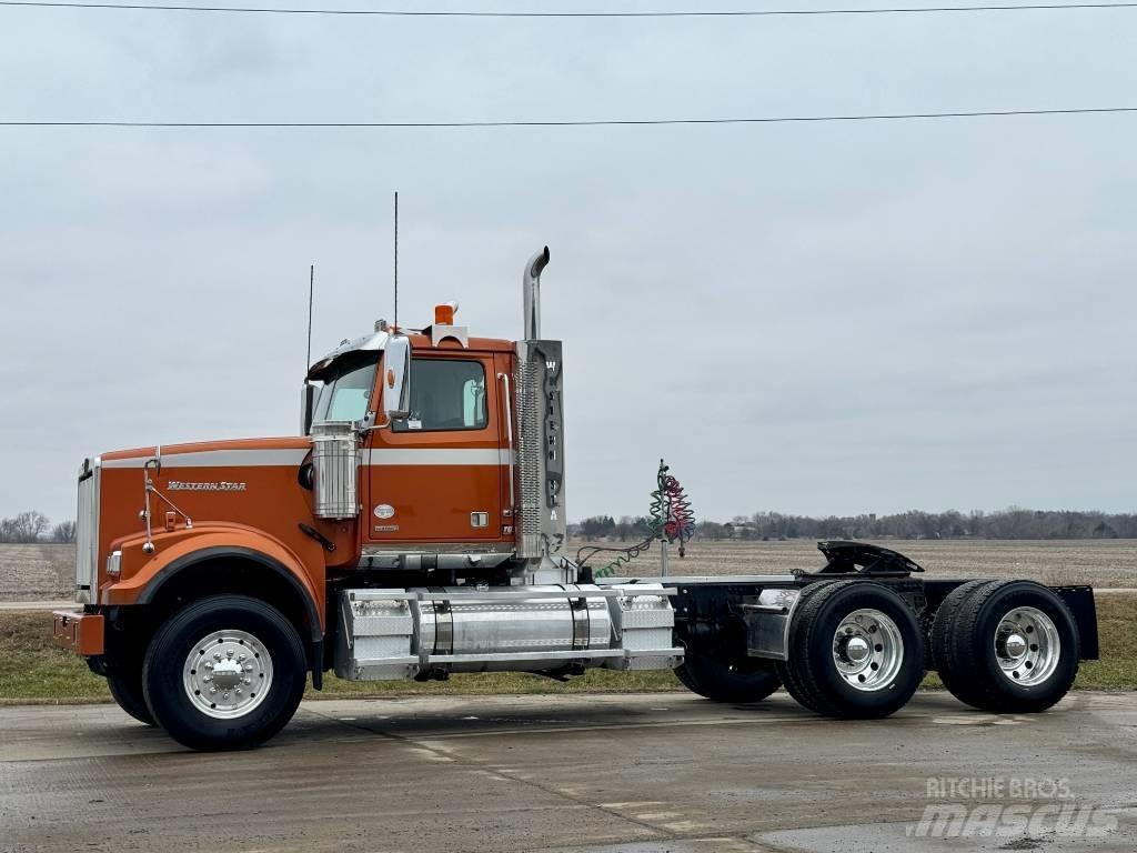 Western Star 4900 Conventional Trucks / Tractor Trucks