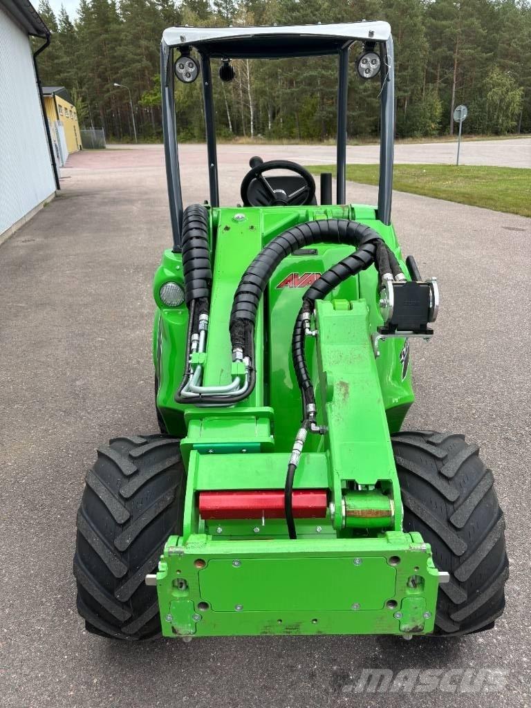 Avant 528 Utility Machines