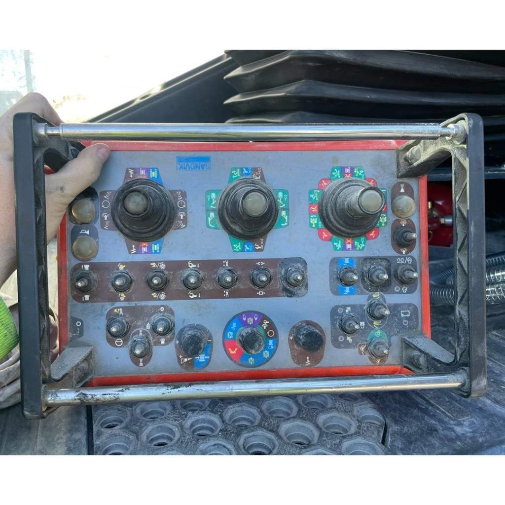 Sandvik DX800i Surface drill rigs