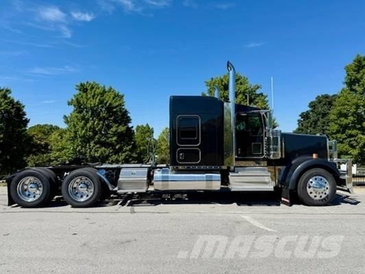 Kenworth W 900 Conventional Trucks / Tractor Trucks