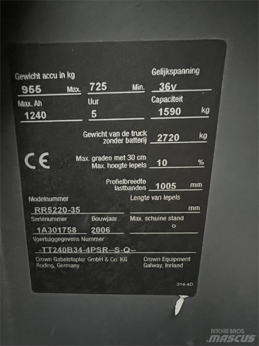Crown RR 5220-35 Electric Forklifts