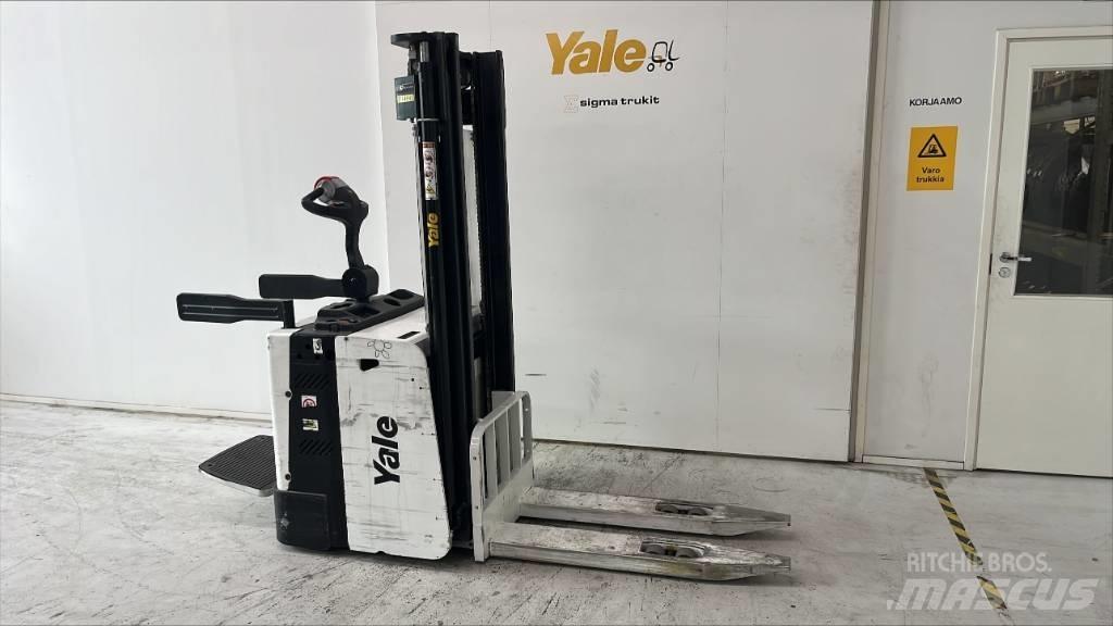 Yale MS15X Self Propelled Stackers