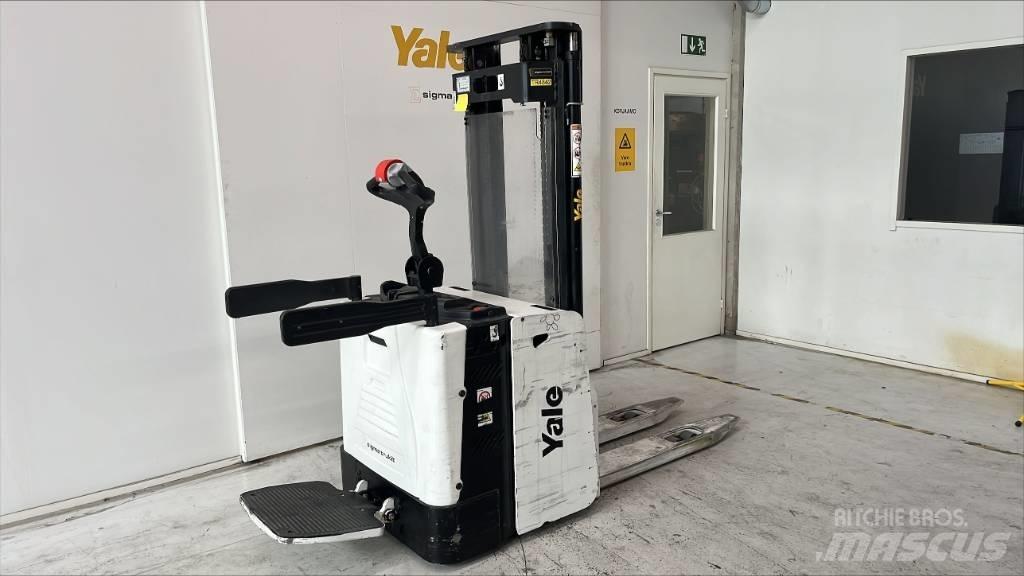 Yale MS15X Self Propelled Stackers