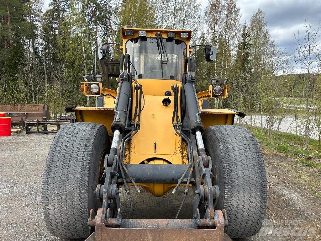 Volvo L 120 Wheel Loaders
