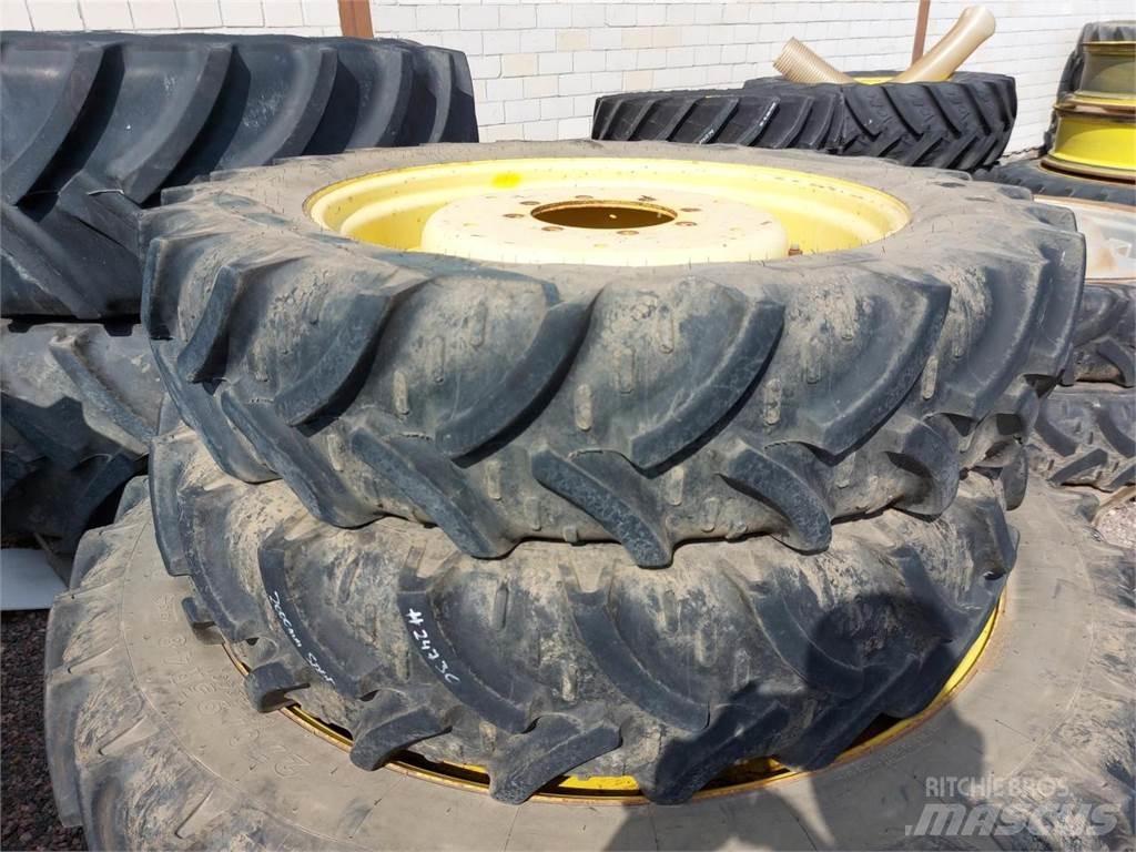 Kleber 270/95R32 Tires, wheels and rims