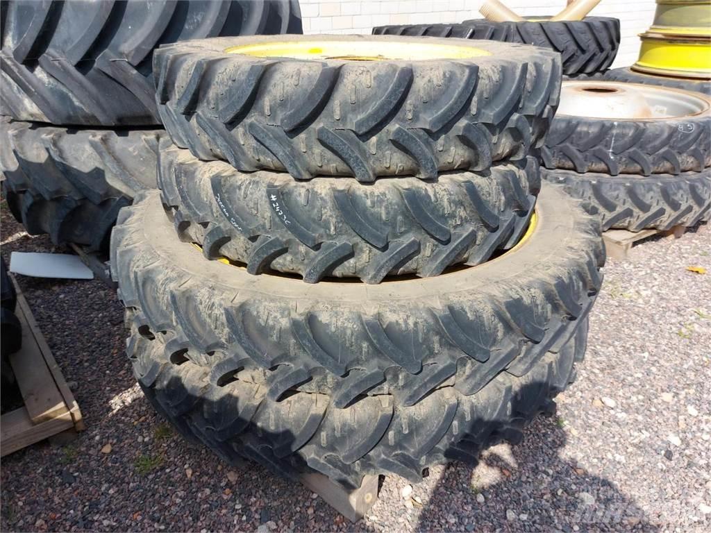 Kleber 270/95R32 Tires, wheels and rims