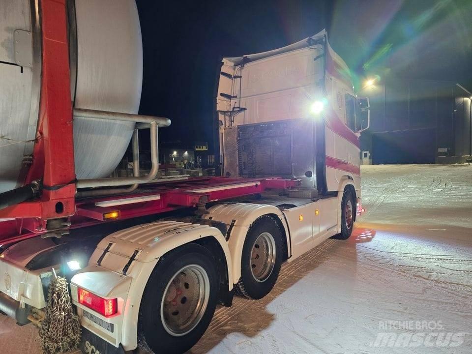 Scania 2018 Cab & Chassis Trucks
