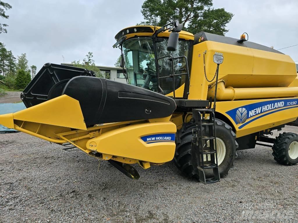 New Holland TC 4.90 Combine Harvesters