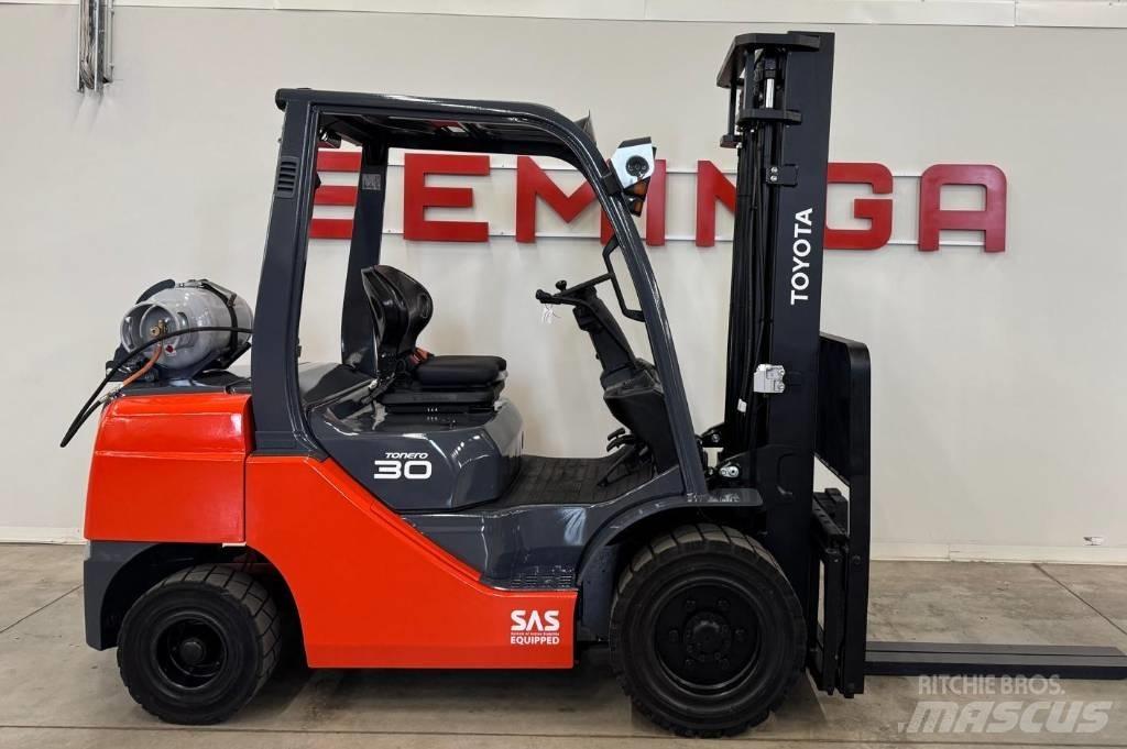 Toyota 10851 - 8FGF30 LPG trucks