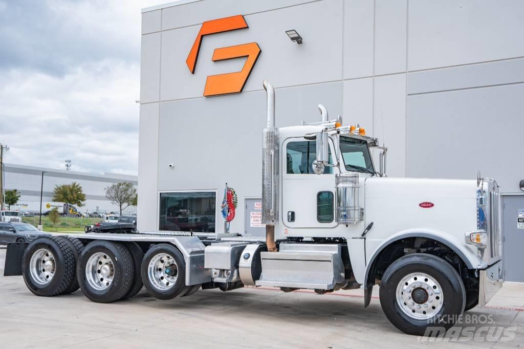 Peterbilt 389 Conventional Trucks / Tractor Trucks