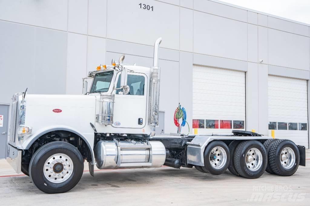Peterbilt 389 Conventional Trucks / Tractor Trucks