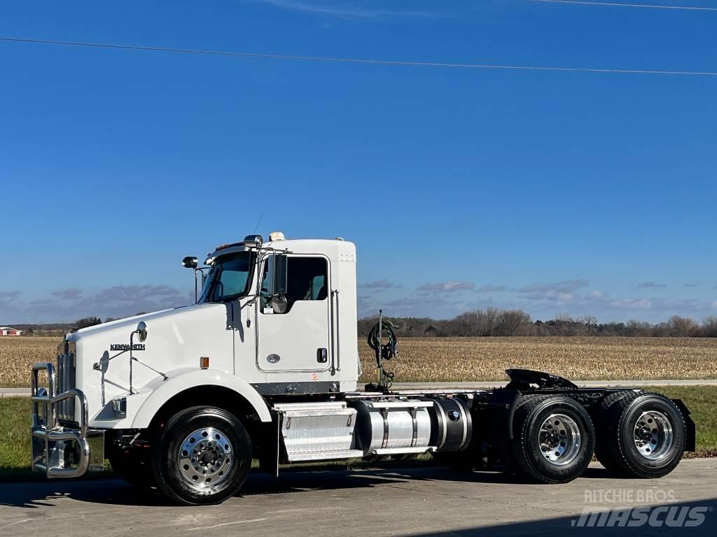 Kenworth T 800 Conventional Trucks / Tractor Trucks