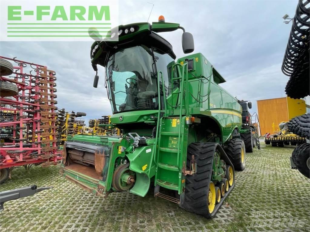 John Deere S690i Combine Harvesters