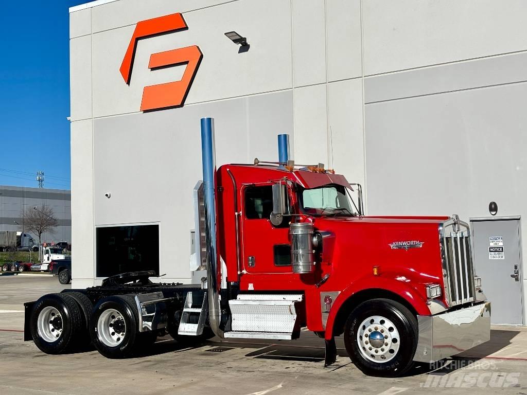 Kenworth W 900 Conventional Trucks / Tractor Trucks