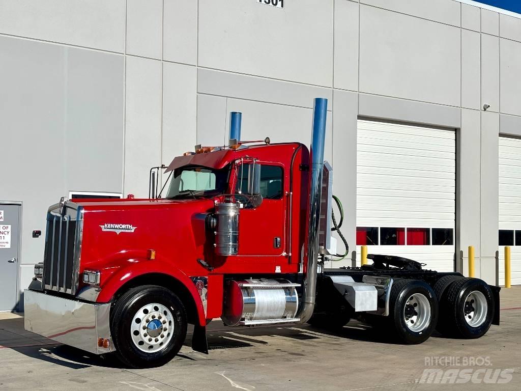 Kenworth W 900 Conventional Trucks / Tractor Trucks