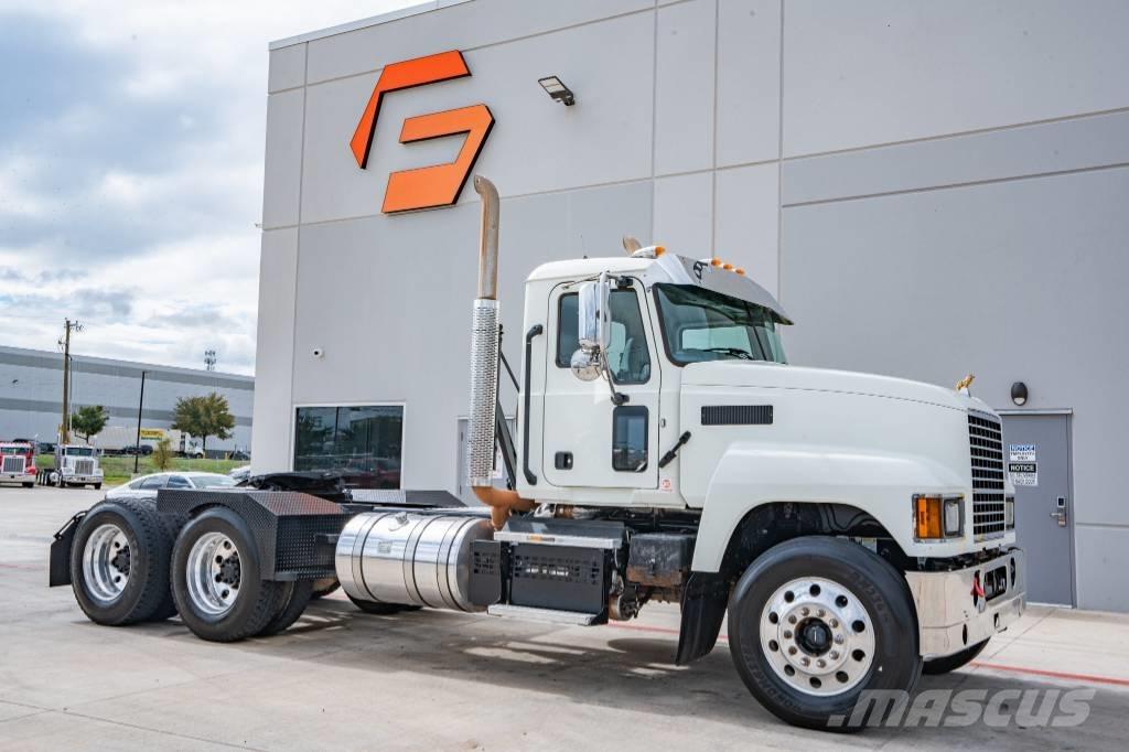Mack Pinnacle 64T Conventional Trucks / Tractor Trucks