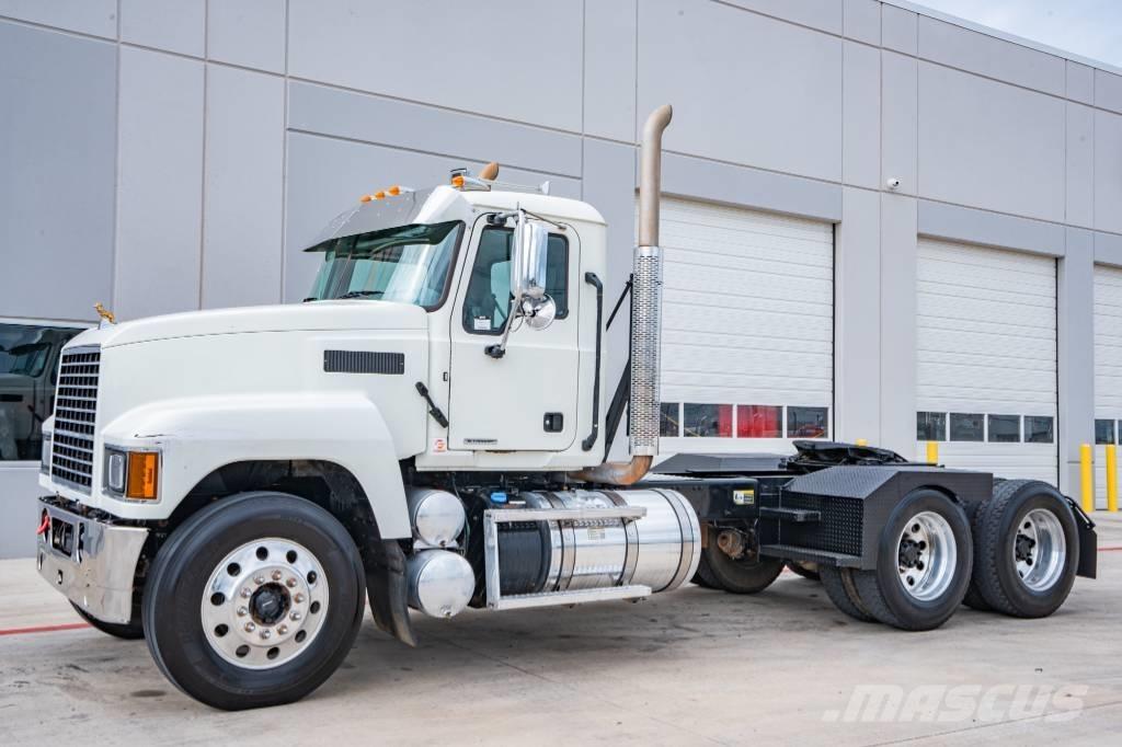 Mack Pinnacle 64T Conventional Trucks / Tractor Trucks