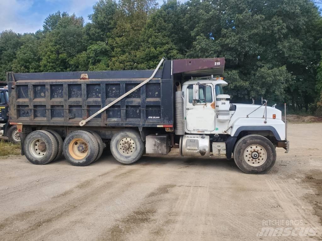 Mack RD 688 S Dump Trucks