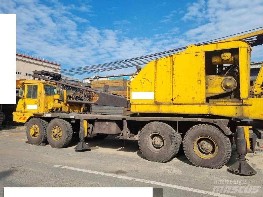 American 4460 Crawler Cranes