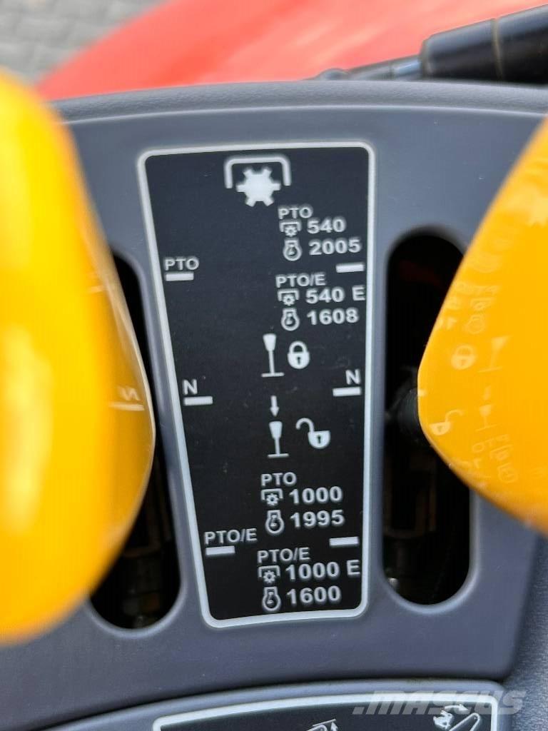 Kubota M 7153 Tractors
