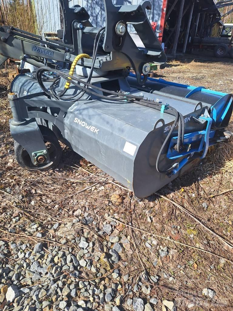 Snowek Circulus 220M Sand And Salt Spreaders