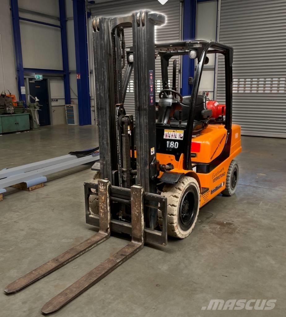 Yale GLP 35 VX LPG trucks