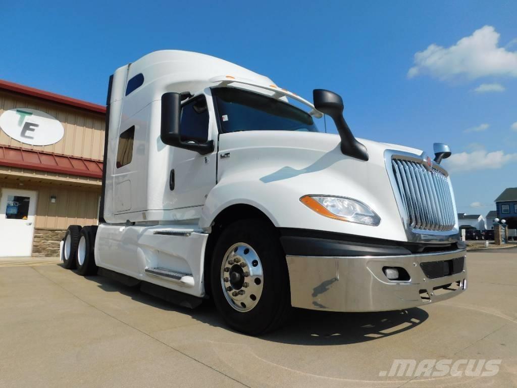 International LT 625 Conventional Trucks / Tractor Trucks