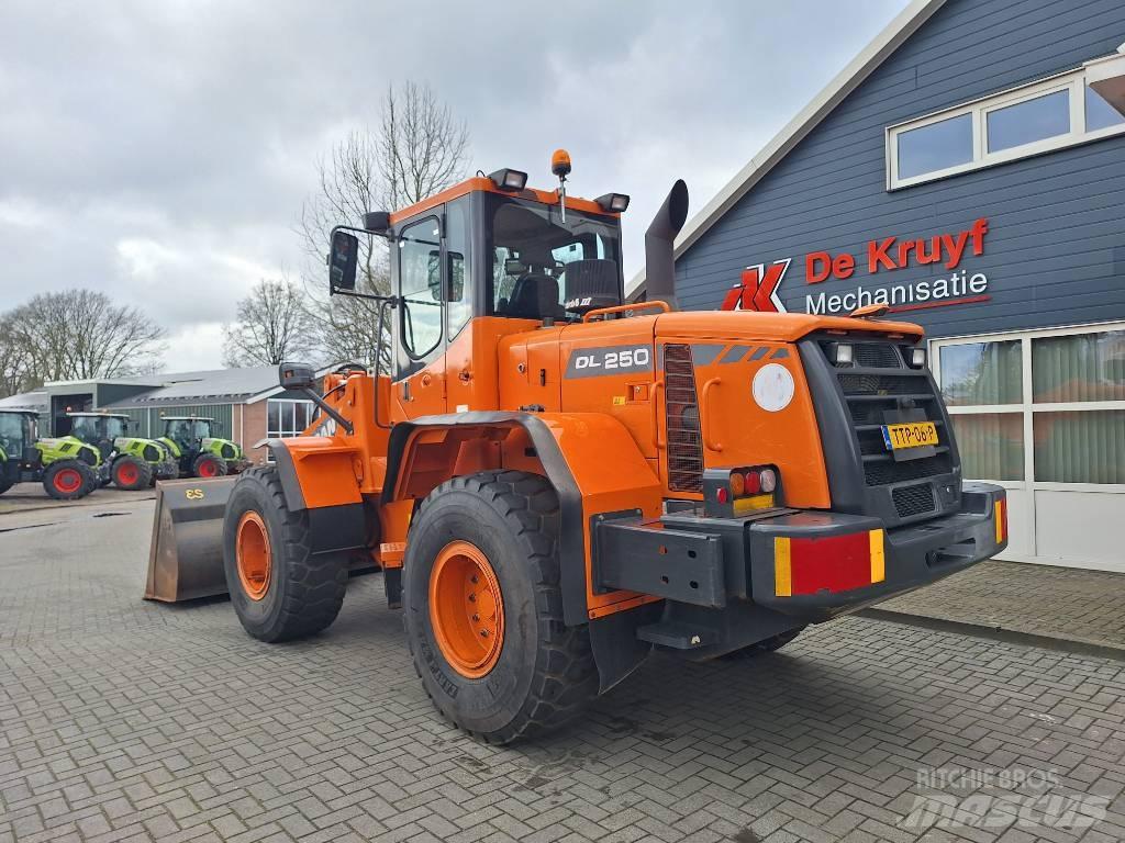 Doosan DL250 Wheel Loaders