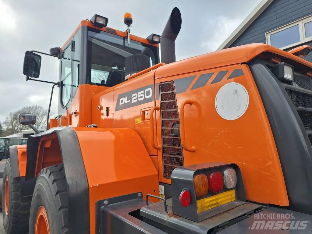 Doosan DL250 Wheel Loaders