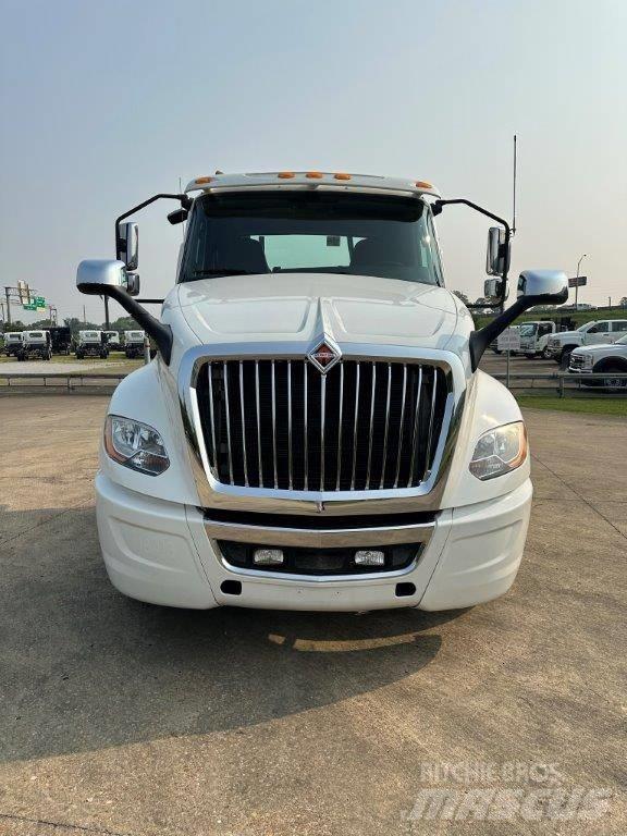 International LT Conventional Trucks / Tractor Trucks
