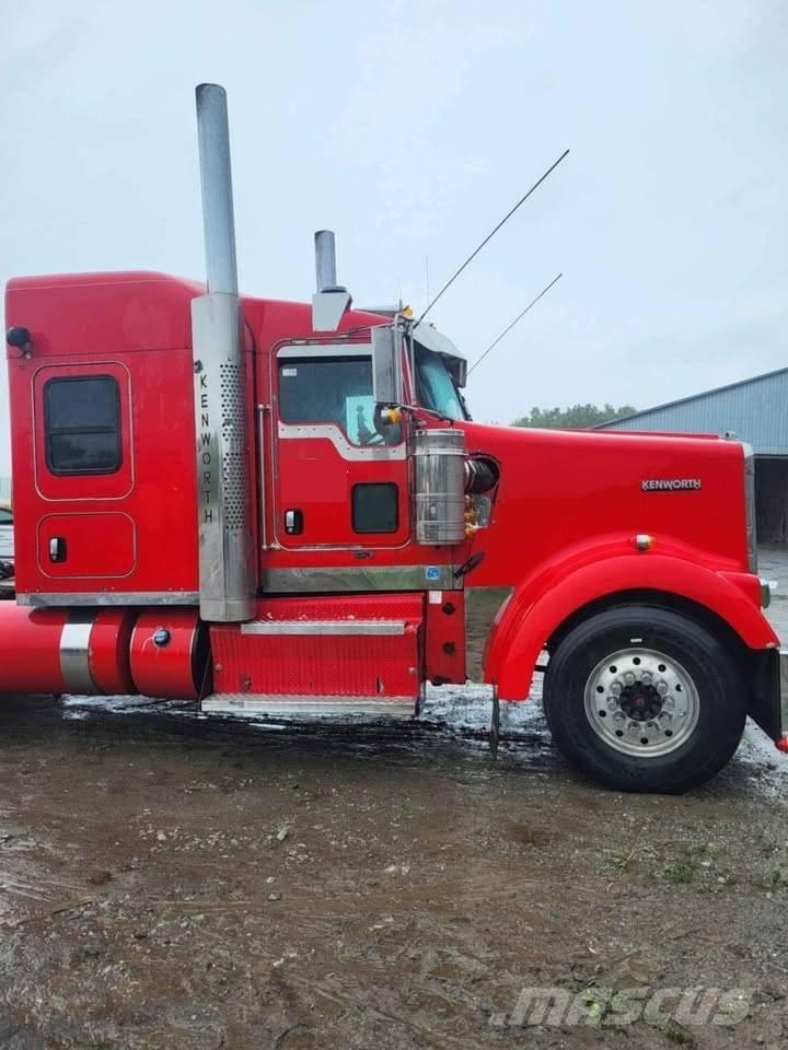 Kenworth W 900 L Conventional Trucks / Tractor Trucks