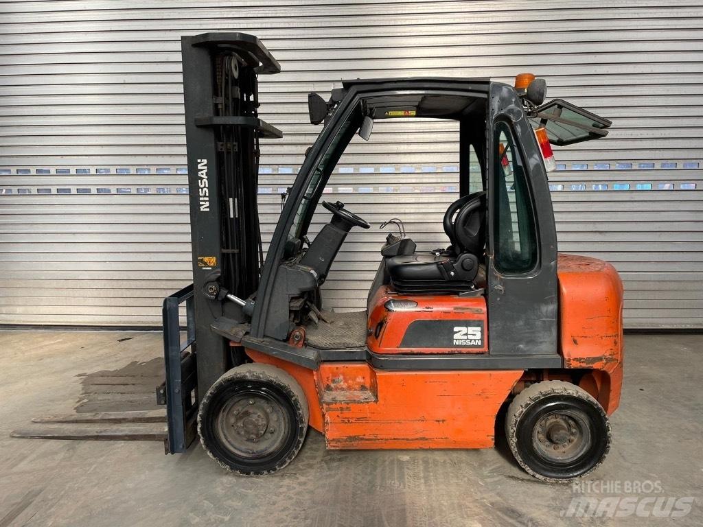 Nissan 25 Diesel Forklifts