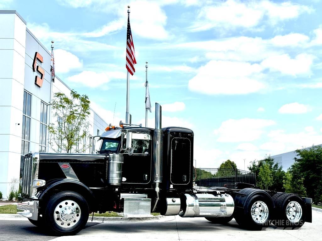 Peterbilt 389 Conventional Trucks / Tractor Trucks