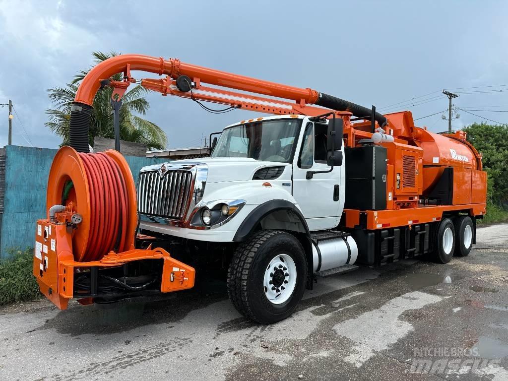 International 7400 Vacuum Trucks