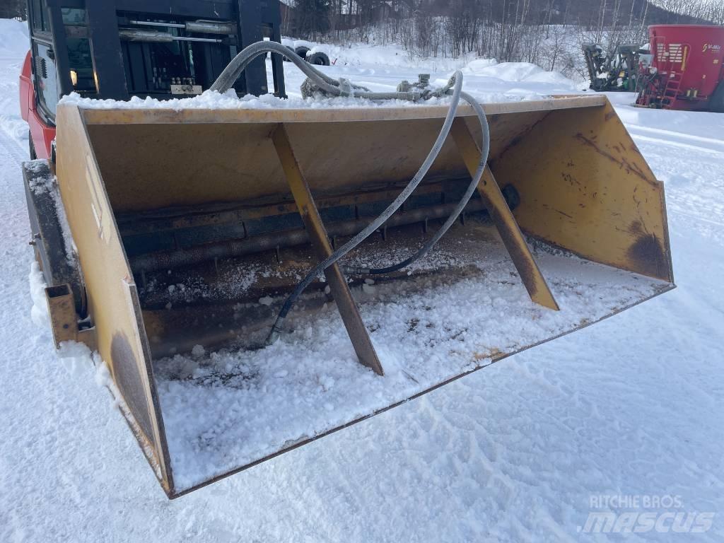 Dalen 1534 Sand And Salt Spreaders