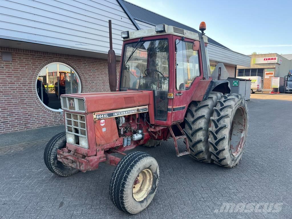 International 844 Tractors
