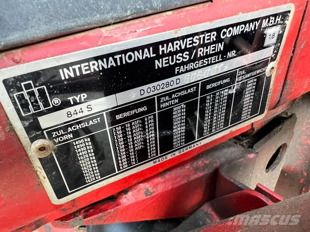 International 844 Tractors