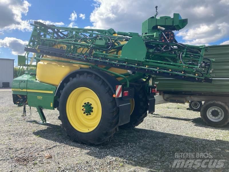 John Deere R975i Trailed sprayers