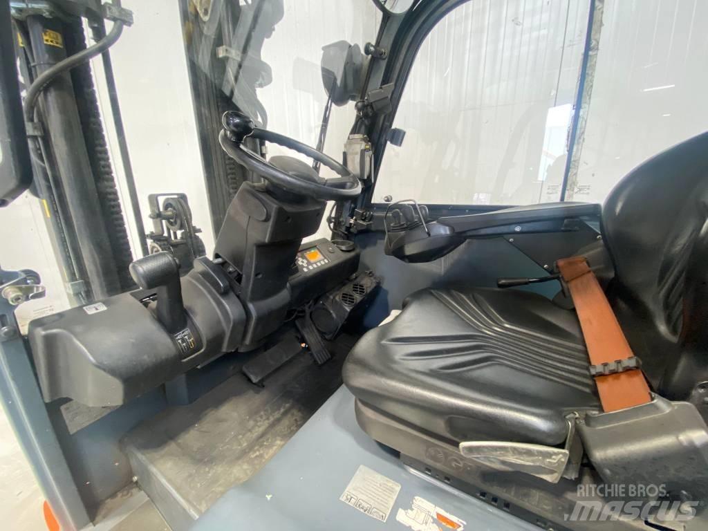 Toyota 8FBMT35 Electric Forklifts